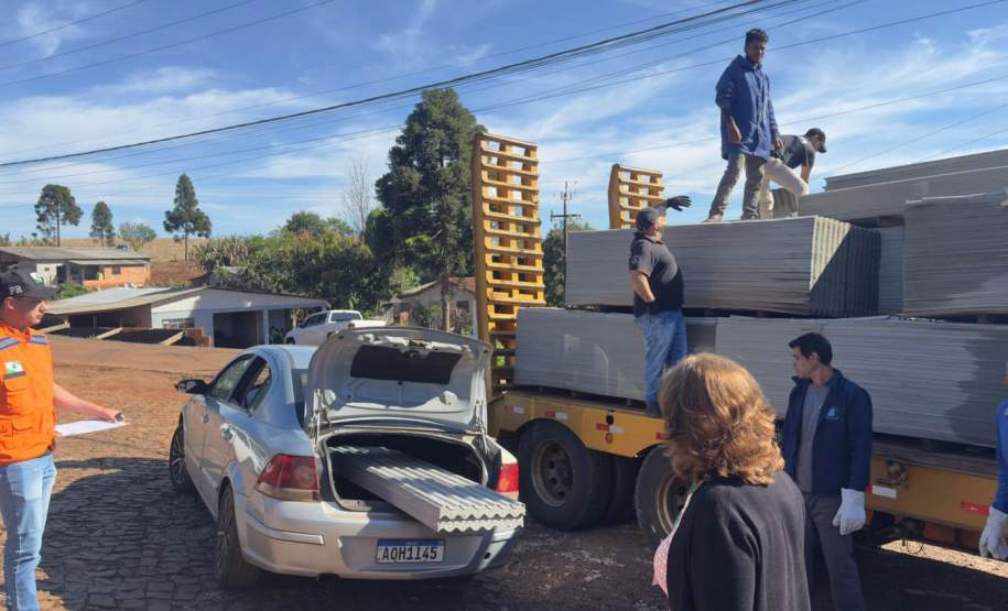Defesa Civil envia ajuda humanitária para Santa Maria do Oeste e Dois Vizinhos