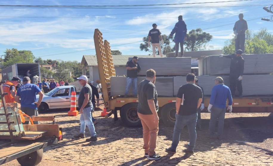Defesa Civil envia ajuda humanitária para Santa Maria do Oeste e Dois Vizinhos