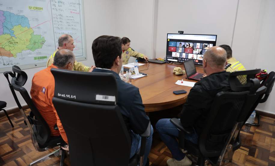 Governo manda dezenas de bombeiros e equipes da saúde para auxiliar Rio Bonito do Iguaçu
