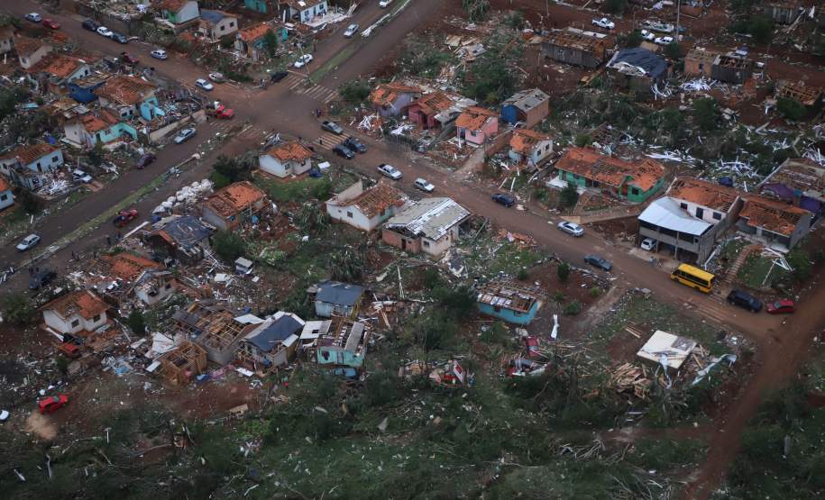Estado propõe lei com auxílio de R$ 50 mil por família para agilizar ajuda a cidades atingidas por tornado