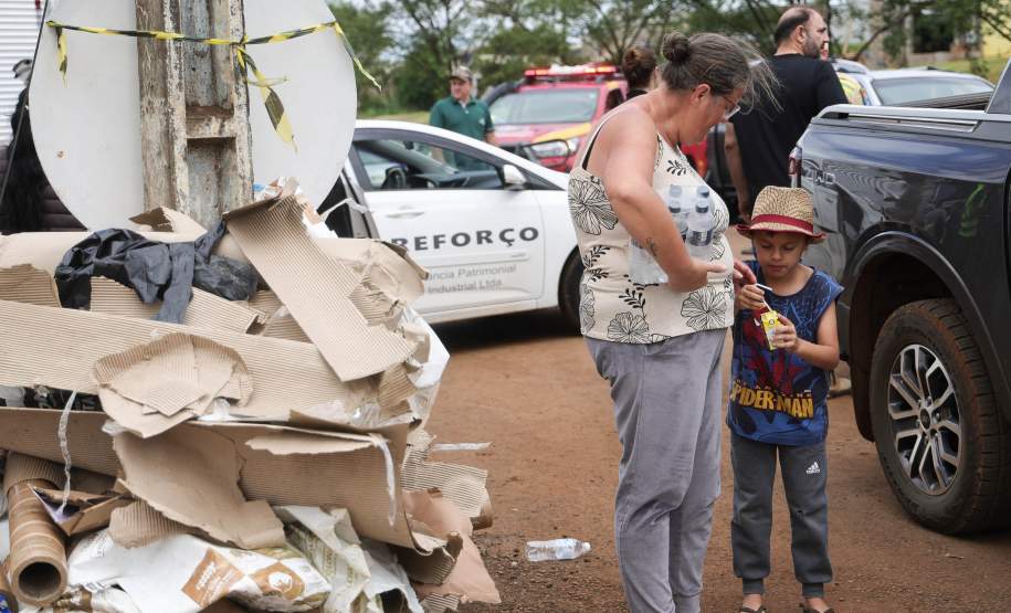 Em Rio Bonito do Iguaçu, Ratinho Junior anuncia força-tarefa para reconstrução das casas