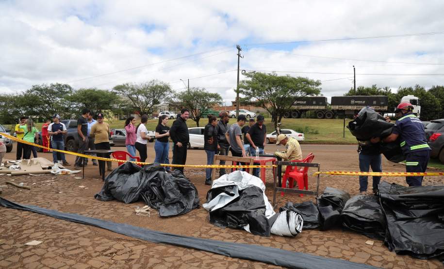 Em Rio Bonito do Iguaçu, Ratinho Junior anuncia força-tarefa para reconstrução das casas