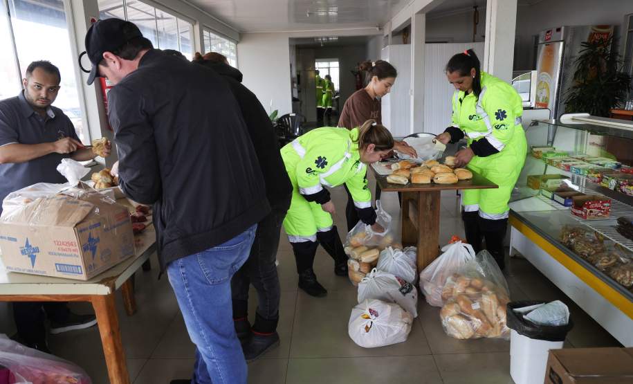 Em Rio Bonito do Iguaçu, Ratinho Junior anuncia força-tarefa para reconstrução das casas