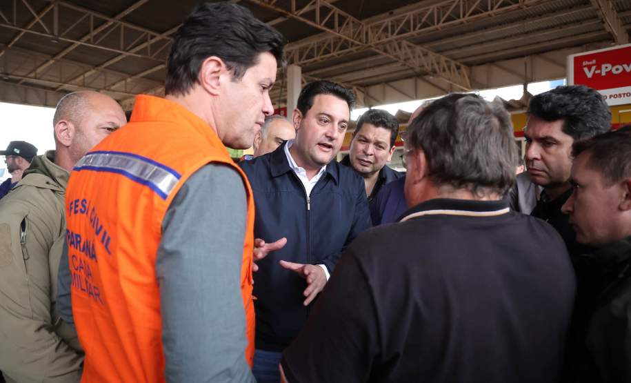 Em Rio Bonito do Iguaçu, Ratinho Junior anuncia força-tarefa para reconstrução das casas