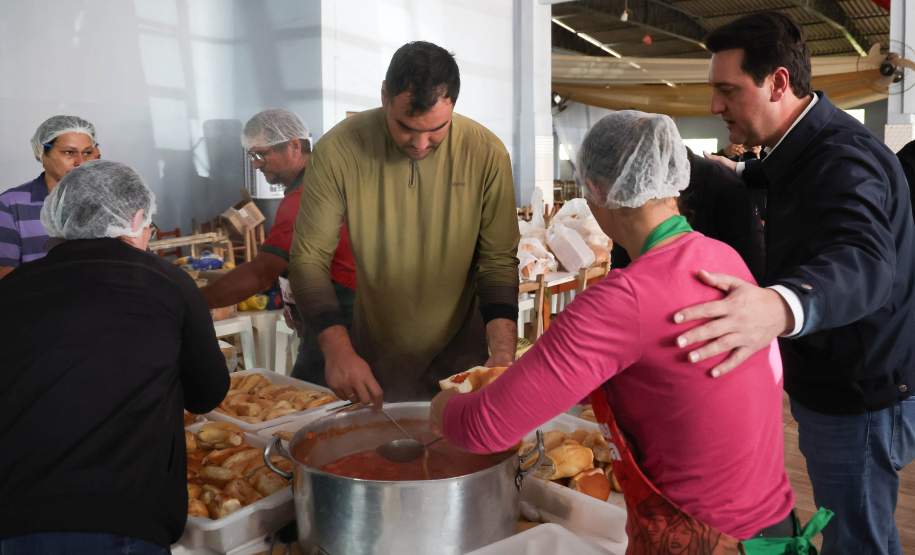 Em Rio Bonito do Iguaçu, Ratinho Junior anuncia força-tarefa para reconstrução das casas