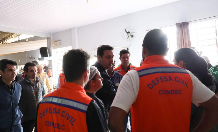 Em Rio Bonito do Iguaçu, Ratinho Junior anuncia força-tarefa para reconstrução das casas