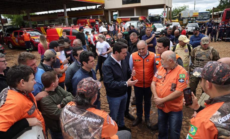 Em Rio Bonito do Iguaçu, Ratinho Junior anuncia força-tarefa para reconstrução das casas
