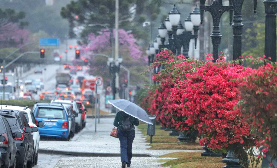 Nova frente fria traz chuva ao Paraná no fim de semana