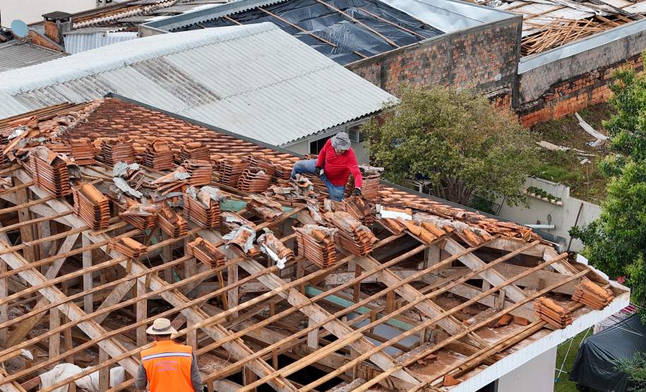 Após tornado, 70% dos imóveis de Rio Bonito do Iguaçu já receberam cobertura
