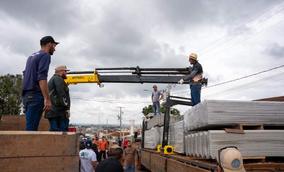Após tornado, 70% dos imóveis de Rio Bonito do Iguaçu já receberam cobertura