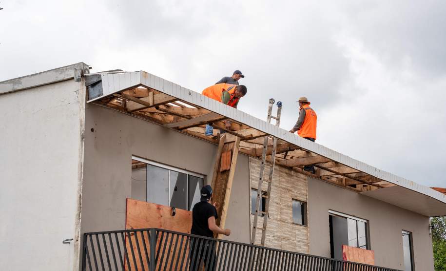 Após tornado, 70% dos imóveis de Rio Bonito do Iguaçu já receberam cobertura