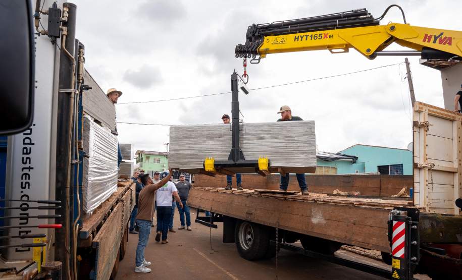 Após tornado, 70% dos imóveis de Rio Bonito do Iguaçu já receberam cobertura