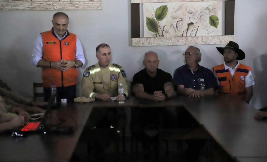 Em Rio Bonito do Iguaçu, Ratinho Junior anuncia força-tarefa para reconstrução das casas