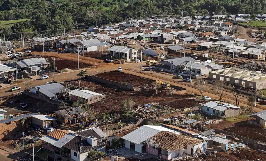 Cobertura das casas danificadas deve ser concluída neste fim de semana em Rio Bonito do Iguaçu