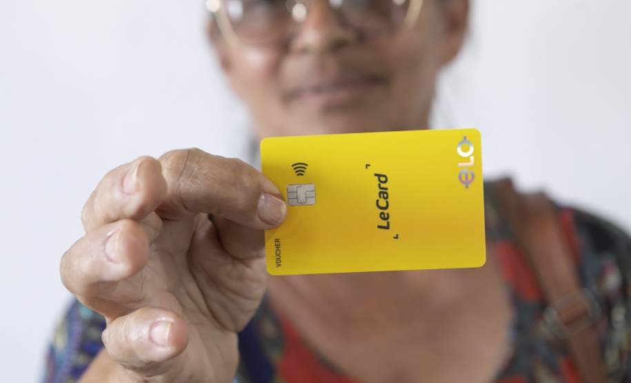 Estado entrega primeiros cartões de até R$ 50 mil para reconstrução de casas em Rio Bonito do Iguaçu