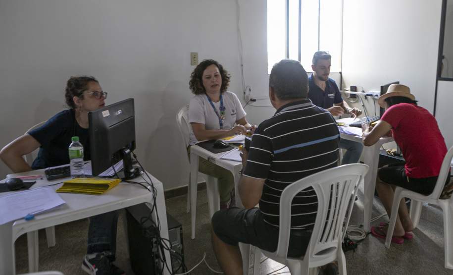 Estado entrega primeiros cartões de até R$ 50 mil para reconstrução de casas em Rio Bonito do Iguaçu