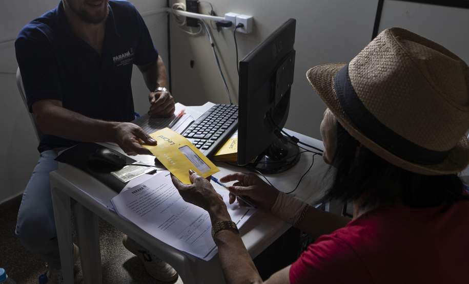 Estado entrega primeiros cartões de até R$ 50 mil para reconstrução de casas em Rio Bonito do Iguaçu