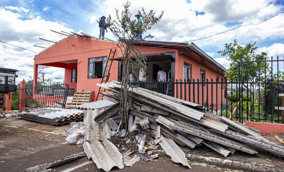 Histórias comoventes: moradores de Rio Bonito do Iguaçu começam a reconstruir a vida