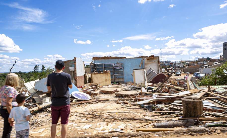 Histórias comoventes: moradores de Rio Bonito do Iguaçu começam a reconstruir a vida