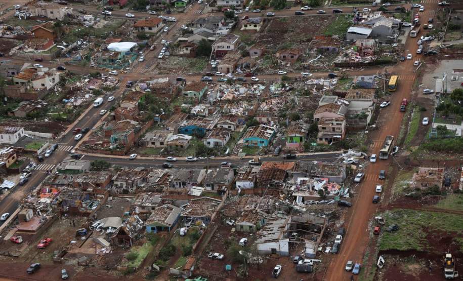 Ratinho Junior decreta estado de calamidade pública em Rio Bonito do Iguaçu após tornado