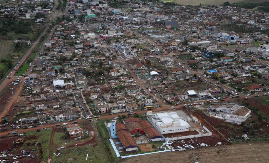 Ratinho Junior decreta estado de calamidade pública em Rio Bonito do Iguaçu após tornado