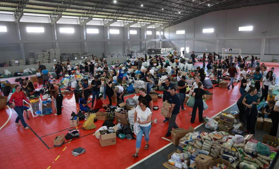 Com mais de mil desalojados e desabrigados, governo e municípios preparam abrigos