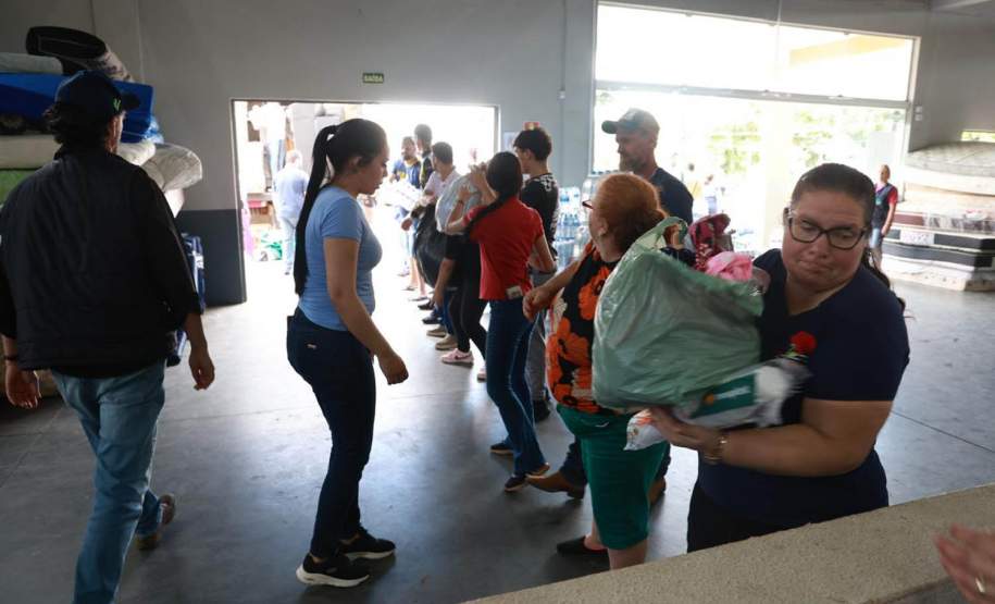 Com mais de mil desalojados e desabrigados, governo e municípios preparam abrigos