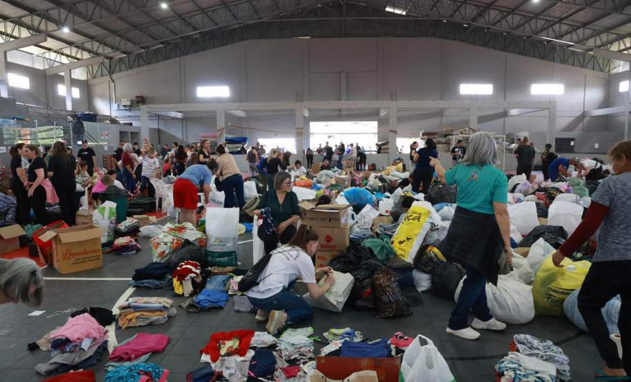 Com mais de mil desalojados e desabrigados, governo e municípios preparam abrigos