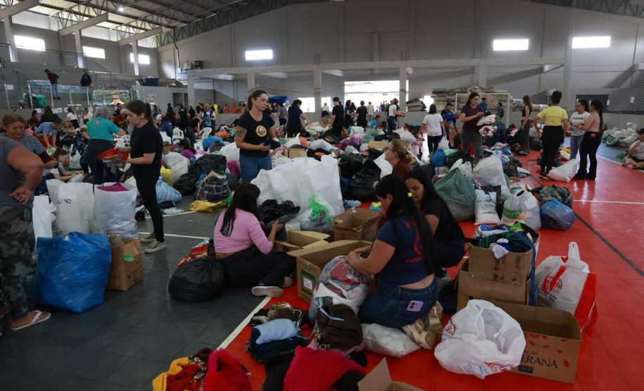 Com mais de mil desalojados e desabrigados, governo e municípios preparam abrigos