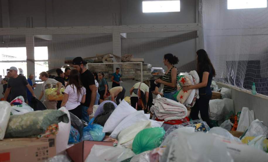 Com mais de mil desalojados e desabrigados, governo e municípios preparam abrigos