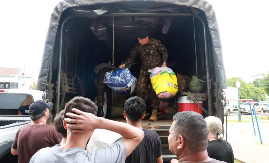 Com mais de mil desalojados e desabrigados, governo e municípios preparam abrigos