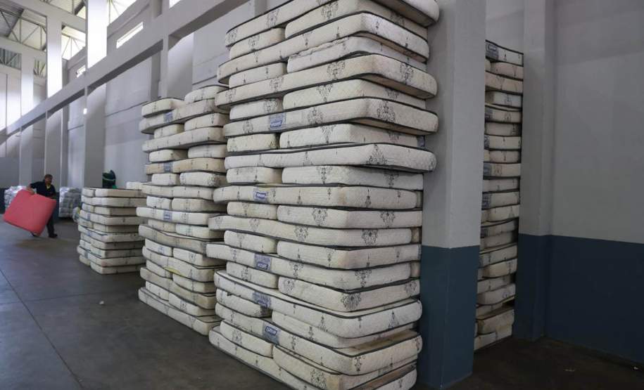 Com mais de mil desalojados e desabrigados, governo e municípios preparam abrigos