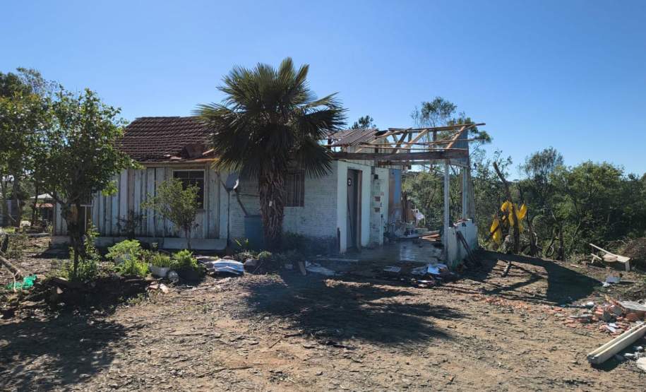 Defesa Civil do Paraná atua em 33 municípios para reparar danos causados pelos vendavais