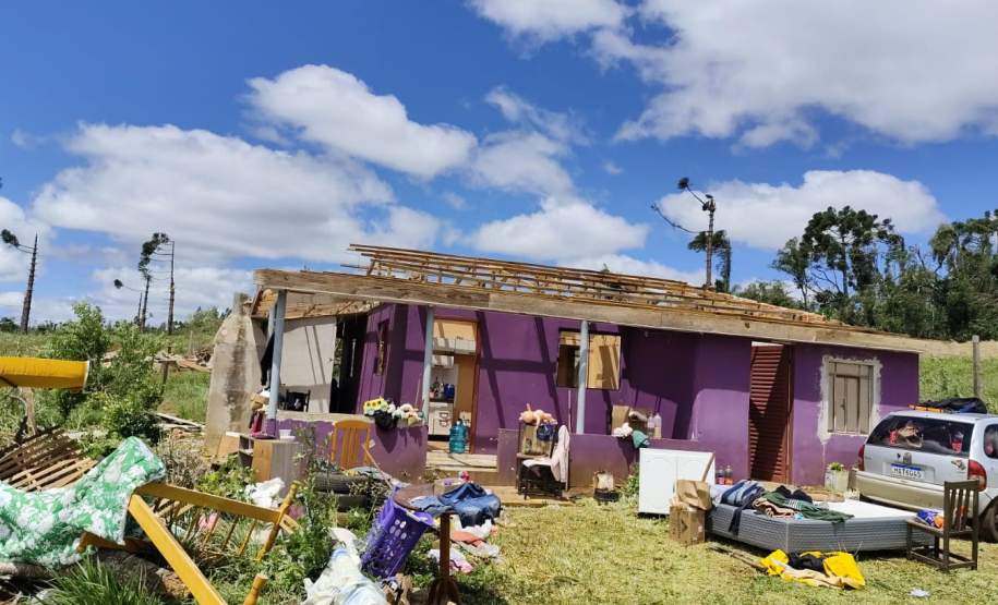 Defesa Civil do Paraná atua em 33 municípios para reparar danos causados pelos vendavais
