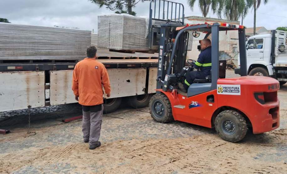 Com envio das primeiras 2.600 telhas, Estado amplia apoio a Ponta Grossa após granizo