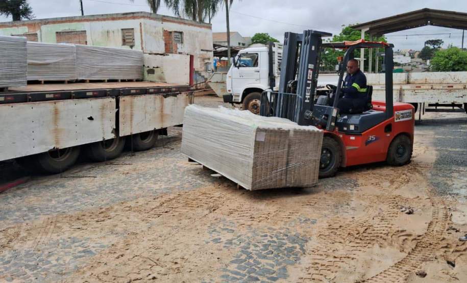 Com envio das primeiras 2.600 telhas, Estado amplia apoio a Ponta Grossa após granizo