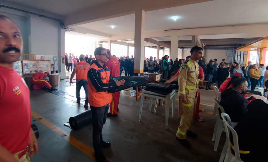 Após temporal, Estado envia 3,2 mil telhas e lonas para atender moradores de Apucarana