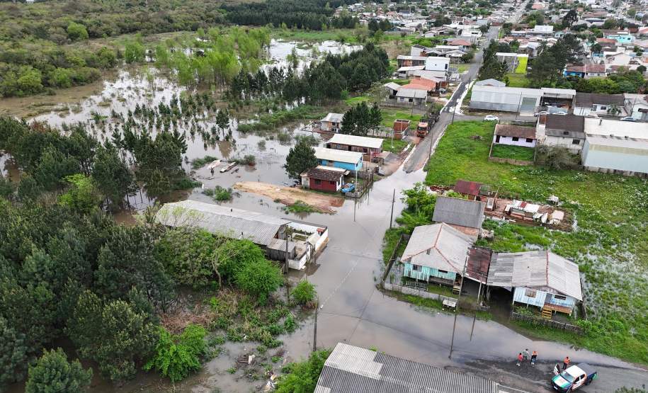 Estado mobiliza força-tarefa para auxiliar moradores atingidos por enchente em União da da Vitória