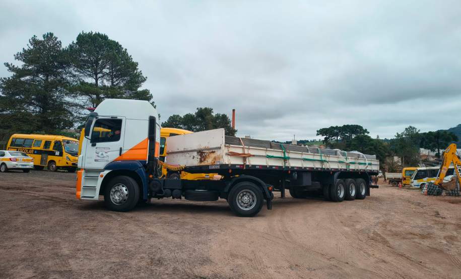 Defesa Civil envia 2.600 telhas para imóveis danificados pelo tornado em Piraí do Sul