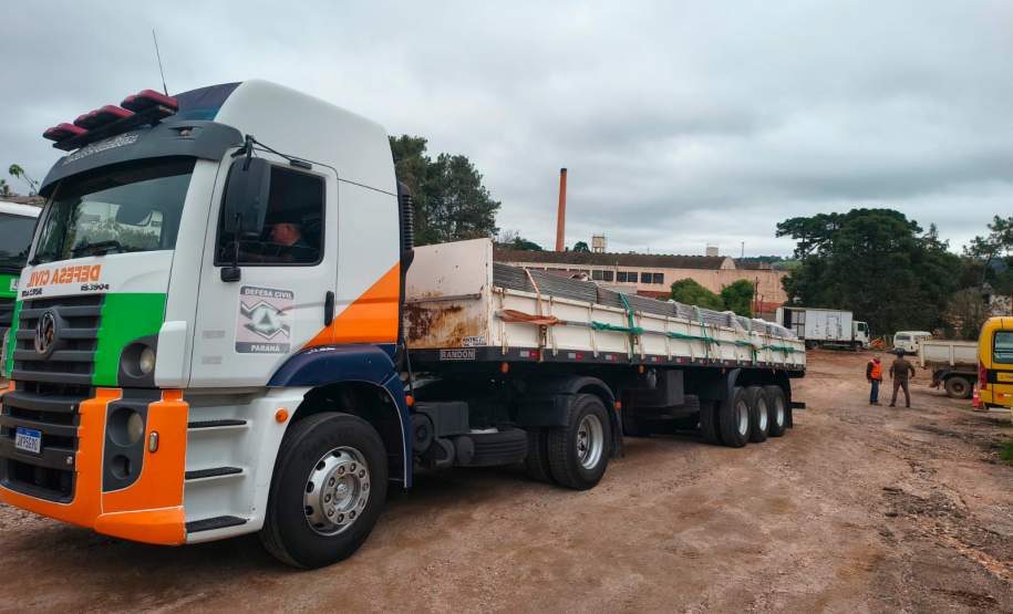 Defesa Civil envia 2.600 telhas para imóveis danificados pelo tornado em Piraí do Sul