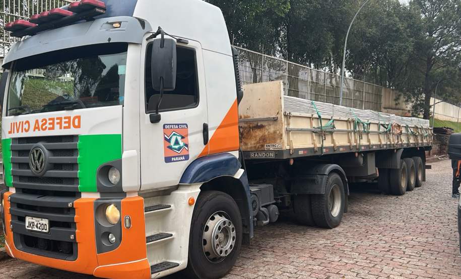 Estado envia 5.200 telhas para Laranjeiras do Sul após vendaval