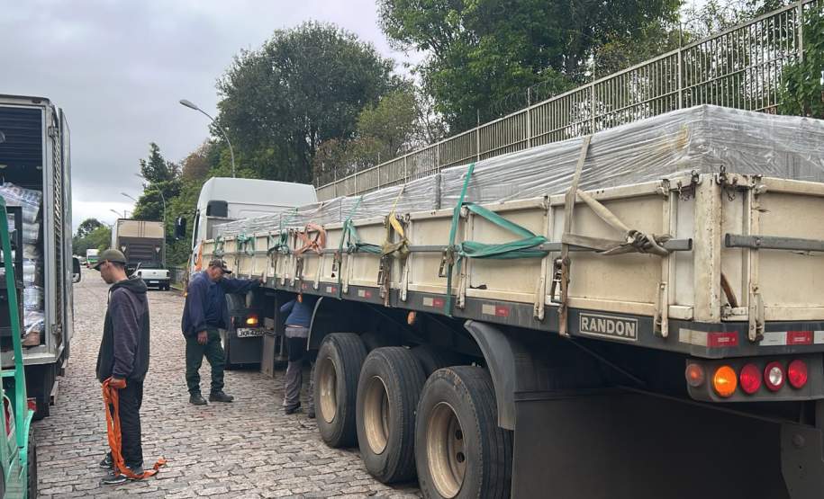 Estado envia 5.200 telhas para Laranjeiras do Sul após vendaval