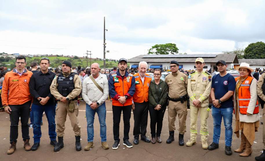 Governador em exercício vistoria estragos causados por temporal em Apucarana