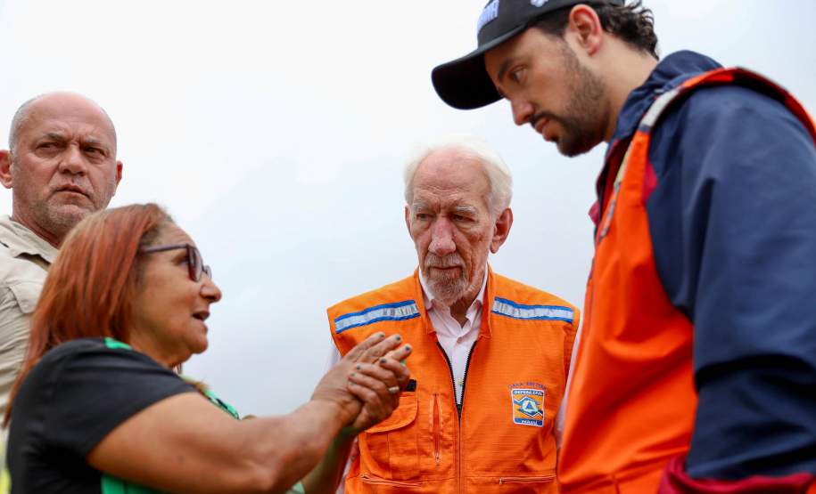 Governador em exercício vistoria estragos causados por temporal em Apucarana