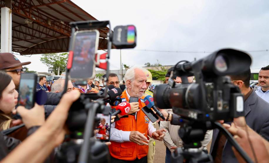 Governador em exercício vistoria estragos causados por temporal em Apucarana