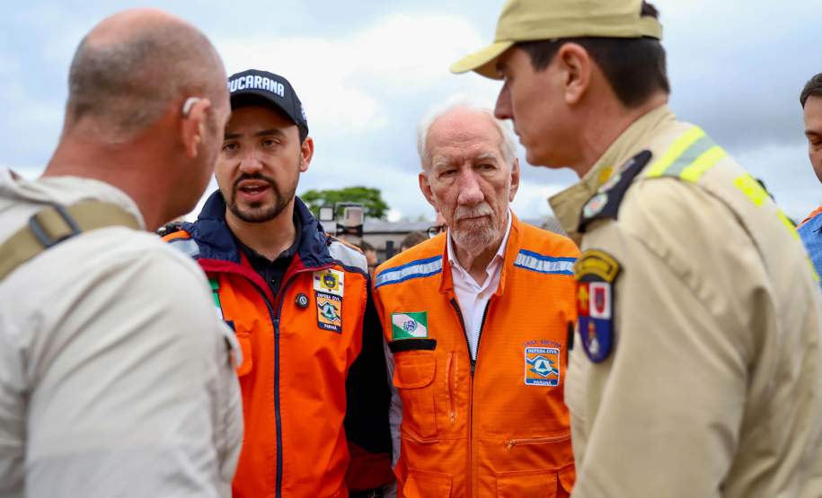Governador em exercício vistoria estragos causados por temporal em Apucarana