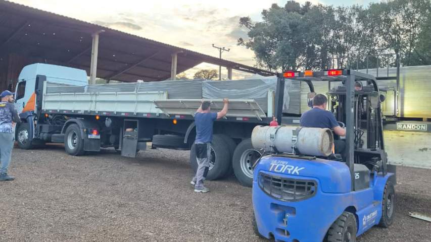 Defesa Civil envia 17,4 mil telhas para municípios afetados por granizo no Paraná