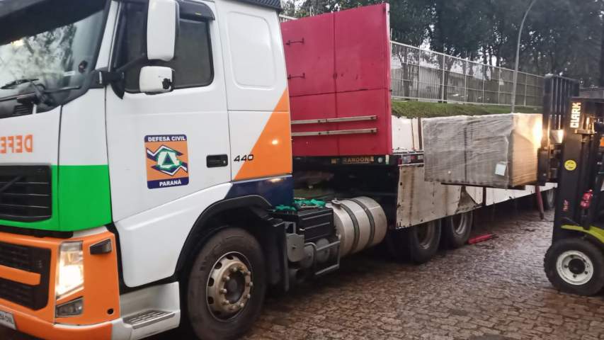 Defesa Civil envia 5.800 telhas para as cidades de Santa Maria do Oeste e Reserva